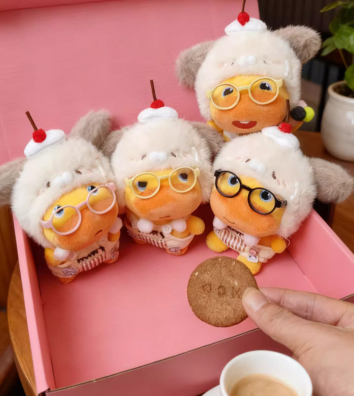 水豚噜噜玩偶毛绒挂件，可换装娃衣解锁百变萌趣 