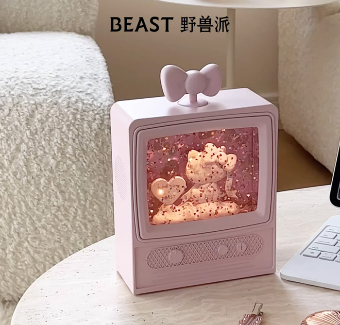 Hello Kitty联名野兽派“闪闪惹人爱”电视机水晶球——把童话装进复古TV的浪漫暴击 