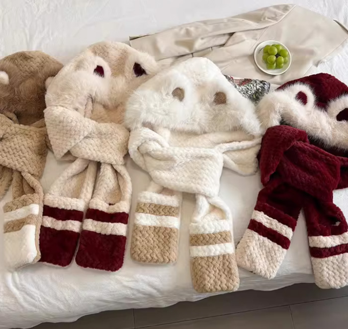 可爱小熊拼色毛绒帽子围巾手套一体