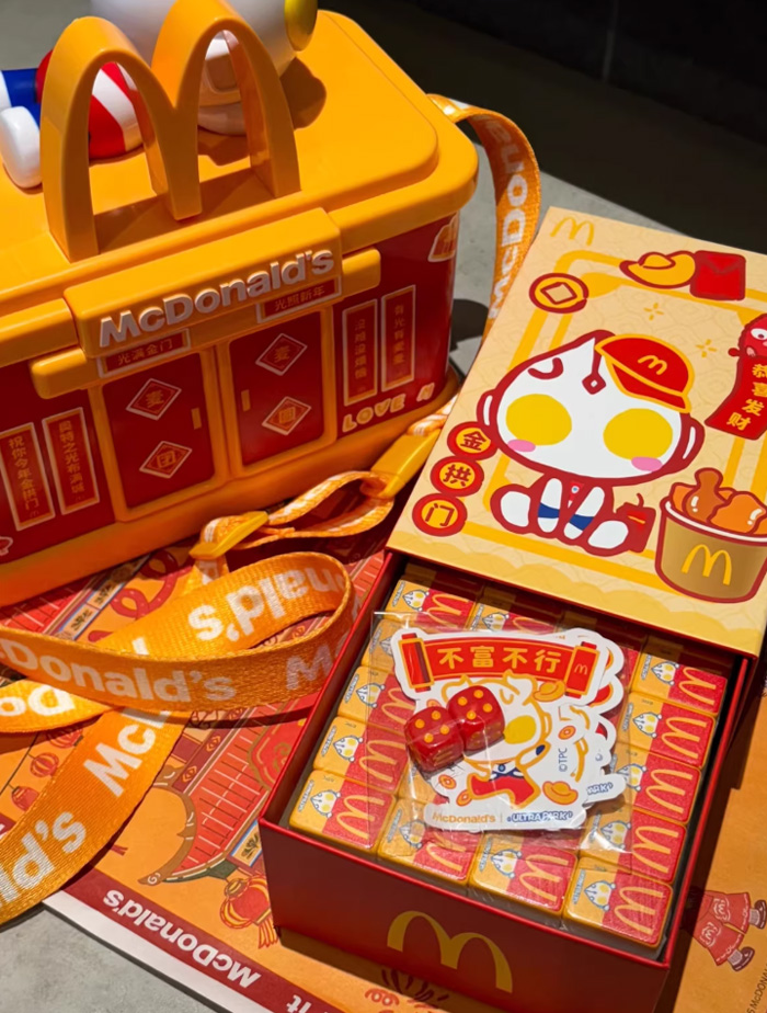 麦当劳奥特曼小挎包+迷你小麻将！这波联名我直接封神！年轻人必入的神仙单品 