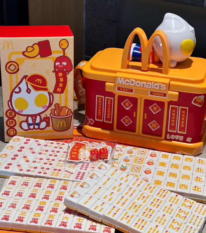 麦当劳奥特曼小挎包+迷你小麻将！这波联名我直接封神！年轻人必入的神仙单品 