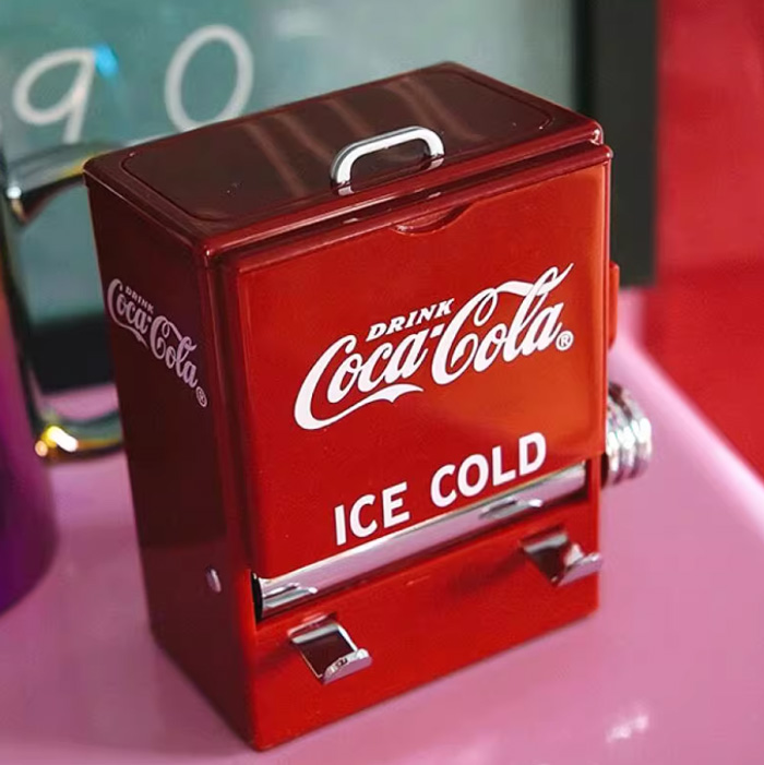 这枚复古可乐机牙签筒,是藏在生活里的“快乐开关”