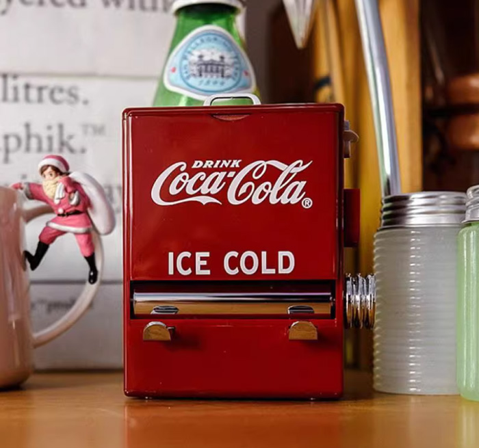 这枚复古可乐机牙签筒,是藏在生活里的“快乐开关”