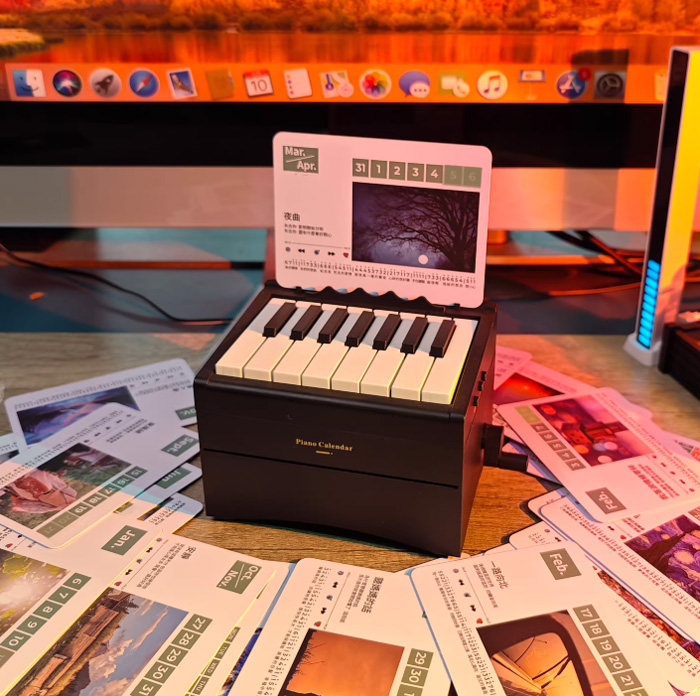 打工人治愈良方！这个能弹的钢琴台历日历摆件太绝啦 