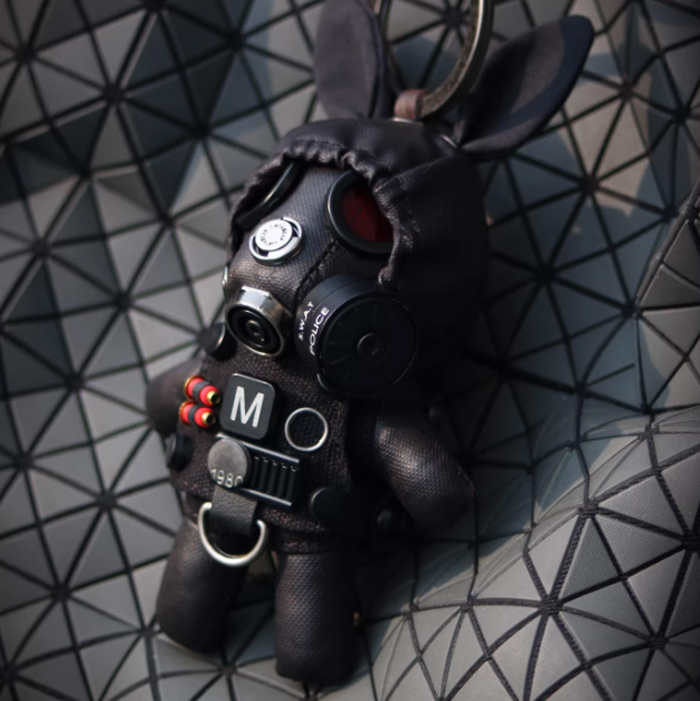 蒸汽精灵防毒面具版暗黑色军装小兔子 稀奇古怪的高级玩偶背包挂件