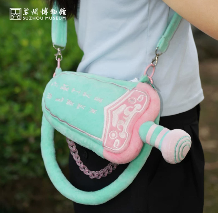 苏州博物馆 吴王夫差宝剑毛绒包卡通玩偶斜挎手提包 