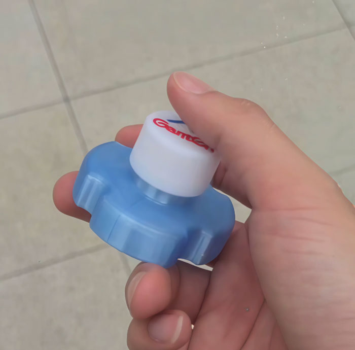 一岁山矿泉水按键解压玩具 抽象仿真矿泉水瓶钥匙扣